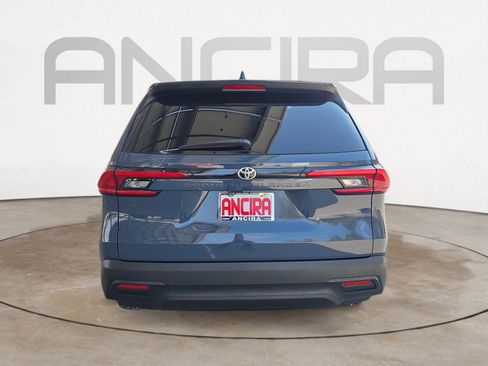 Used 2024 Toyota Grand Highlander XLE image 7