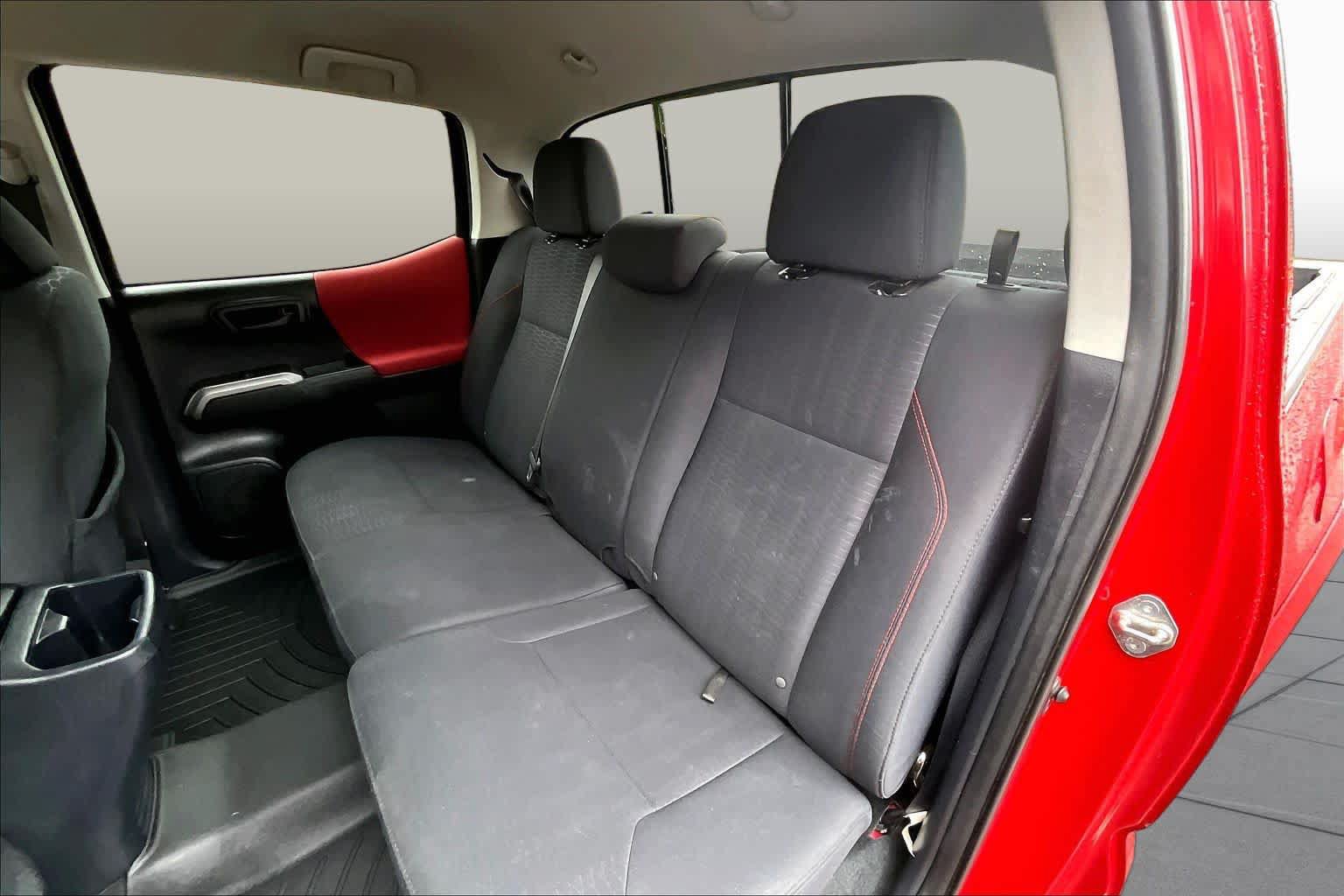 Used 2018 Toyota Tacoma SR5 AWD/4WD image 21