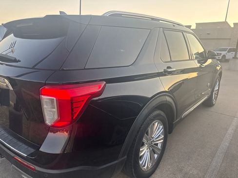 Used 2021 Ford Explorer King Ranch w/ Premium Technology Package RWD image 4