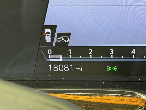 Used 2024 Cadillac Escalade Premium Luxury w/ Performance Package image 20