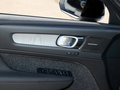 New 2025 Volvo XC40 B5 Plus w/ Climate Package image 10