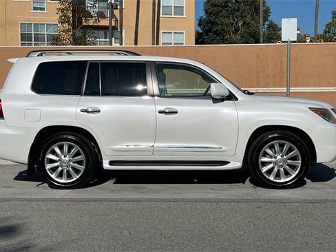 Used 2009 Lexus LX 570 4WD image 3