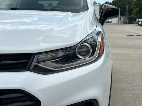 Used 2022 Chevrolet Trax LT w/ Redline Edition image 35