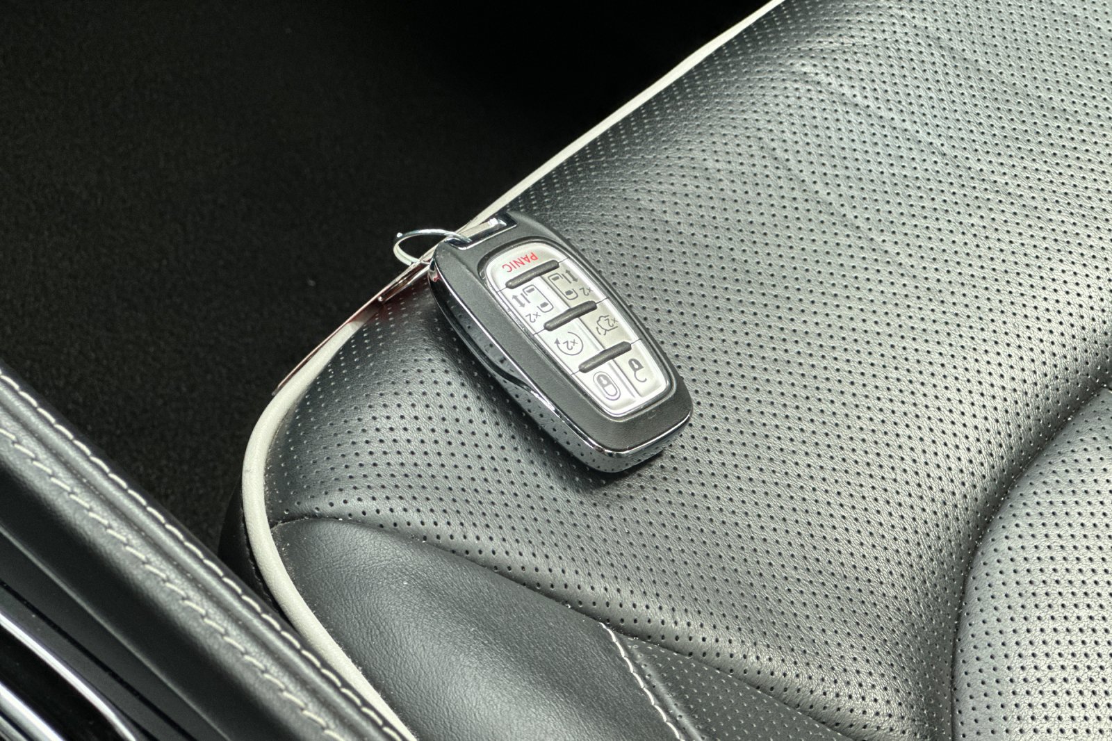 Used 2025 Chrysler Pacifica Limited FWD image 12