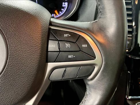 Used 2019 Jeep Grand Cherokee Altitude image 25