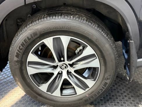 Used 2023 Toyota Highlander L image 15