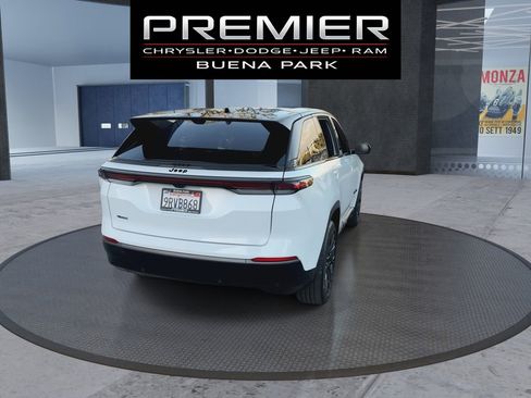 Used 2024 Jeep Wagoneer Launch Edition image 7