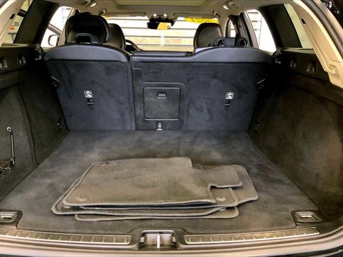 Used 2021 Volvo V60 T5 Cross Country image 32