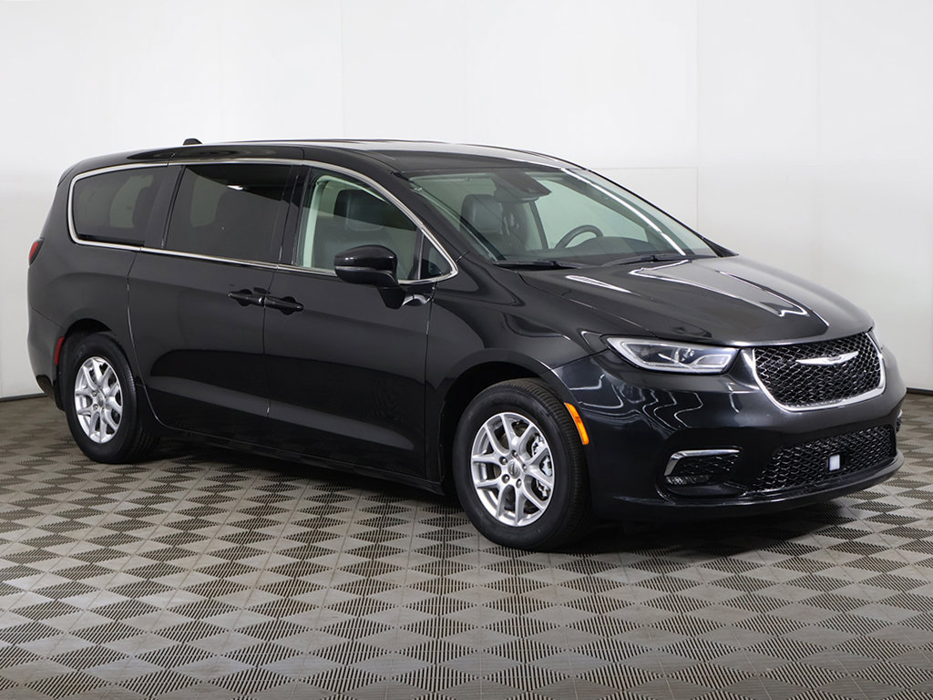 Used 2023 Chrysler Pacifica Touring-L FWD image 56