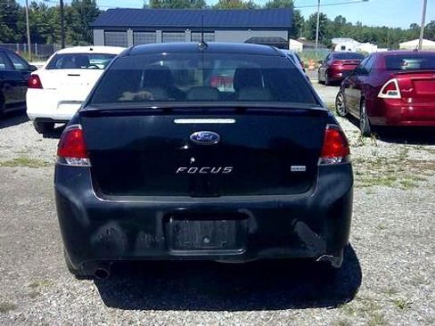 Used 2010 Ford Focus SES image 4
