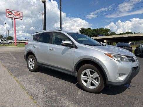 Used 2013 Toyota RAV4 XLE FWD image 2