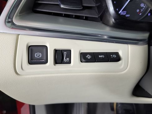 Certified 2024 Cadillac XT5 Premium Luxury w/ Technology Package FWD image 32
