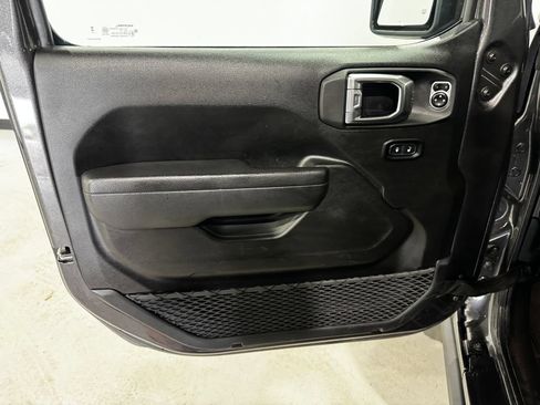 Used 2025 Jeep Wrangler Unlimited Sport AWD/4WD image 17
