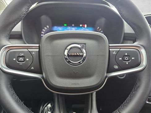 Used 2025 Volvo XC40 B5 Plus AWD/4WD image 21