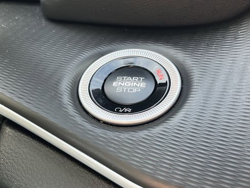 Used 2025 Jeep Grand Cherokee Laredo X w/ Luxury Tech Group I image 32