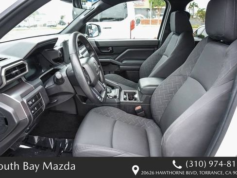 Used 2025 Toyota Tacoma SR5 AWD/4WD image 17