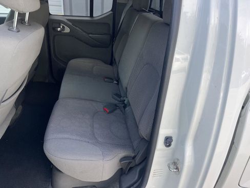 Used 2018 Nissan Frontier SV AWD/4WD image 12