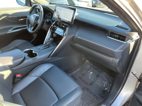 Certified 2024 Toyota Venza XLE image 10