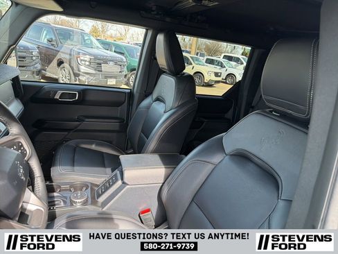 Used 2025 Ford Bronco Outer Banks image 14