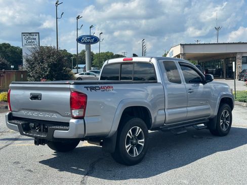 Used 2017 Toyota Tacoma TRD Sport w/ Tow Package (A/T) AWD/4WD image 7