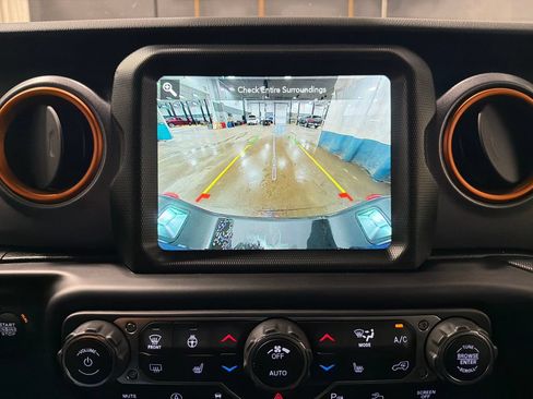 Used 2021 Jeep Gladiator Mojave AWD/4WD image 10