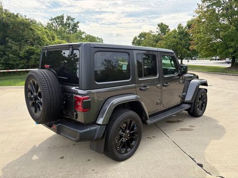 Used 2023 Jeep Wrangler Unlimited Sahara w/ Cold Weather Group AWD/4WD image 9