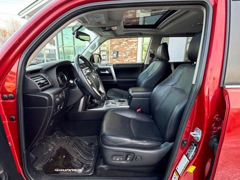 Used 2014 Toyota 4Runner Limited image 11