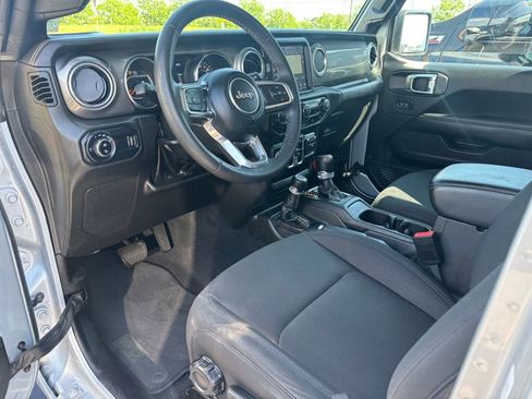 Used 2023 Jeep Gladiator Overland AWD/4WD image 8