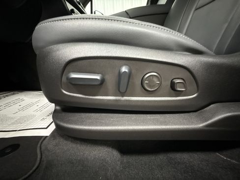 Used 2024 Buick Enclave Premium image 19