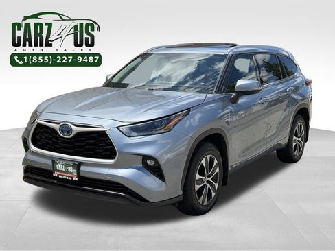 Used 2021 Toyota Highlander XLE AWD/4WD image 1