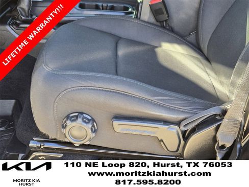 Used 2019 Jeep Wrangler Unlimited Sahara image 27