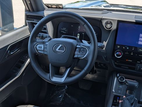 Used 2025 Lexus GX 550 w/ Accessory Package (Z1) AWD/4WD image 44
