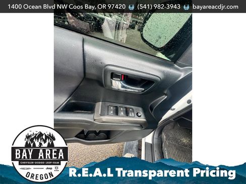 Used 2017 Toyota Tacoma 4x4 Double Cab image 11
