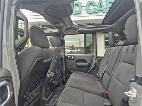Used 2023 Jeep Wrangler Unlimited Rubicon 4xe w/ Cold Weather Group AWD/4WD image 17