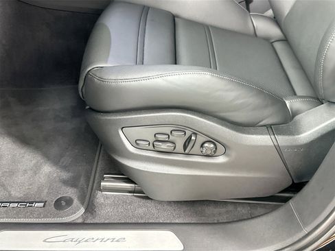 Certified 2025 Porsche Cayenne image 33