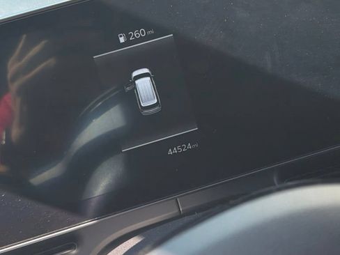 Used 2025 Kia Carnival FWD image 3