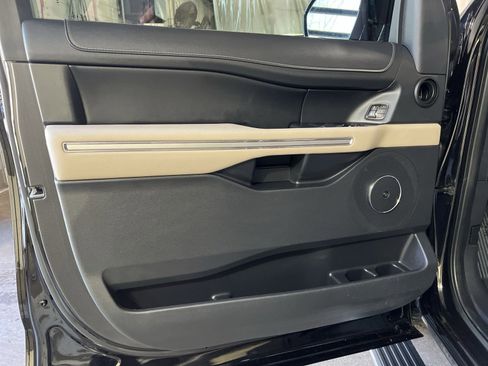 Used 2023 Ford Expedition Max Limited image 14