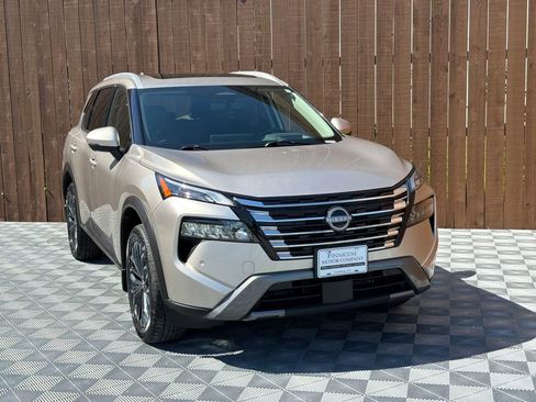 Used 2025 Nissan Rogue SL w/ Tech Package FWD image 13
