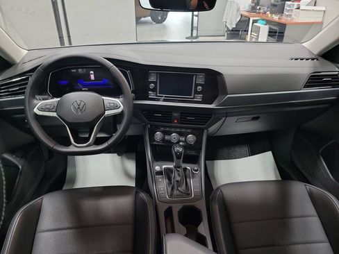 Used 2023 Volkswagen Jetta SE w/ Panoramic Sunroof Package FWD image 5