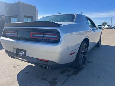 Used 2020 Dodge Challenger SXT w/ Plus Package image 6