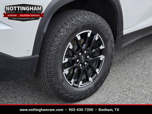 Used 2024 Chevrolet Traverse Z71 w/ Enhanced Driving Package AWD/4WD image 9