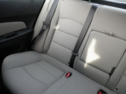 Used 2015 Chevrolet Cruze LT image 12