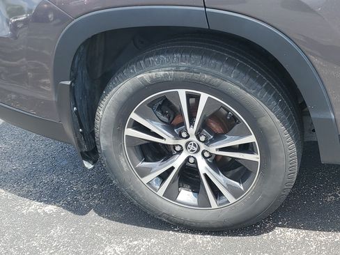Used 2019 Toyota Highlander Plus FWD image 6