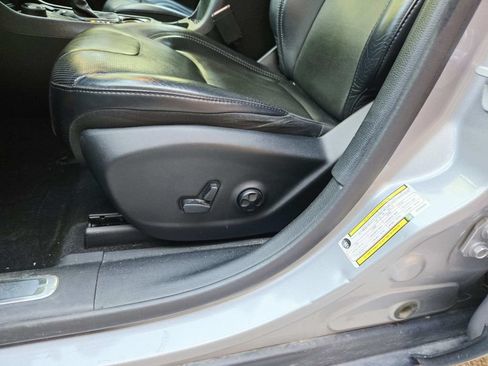 Used 2019 Jeep Cherokee Limited w/ Luxury Group AWD/4WD image 38