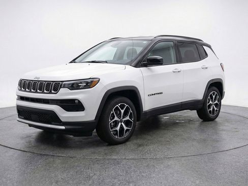 Used 2025 Jeep Compass Limited AWD/4WD image 3