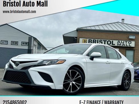 Used 2018 Toyota Camry SE FWD image 1
