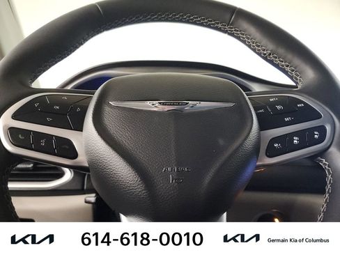 Used 2022 Chrysler Pacifica Touring-L image 22