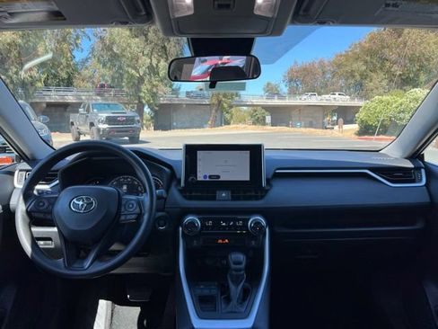 Used 2025 Toyota RAV4 XLE FWD image 20