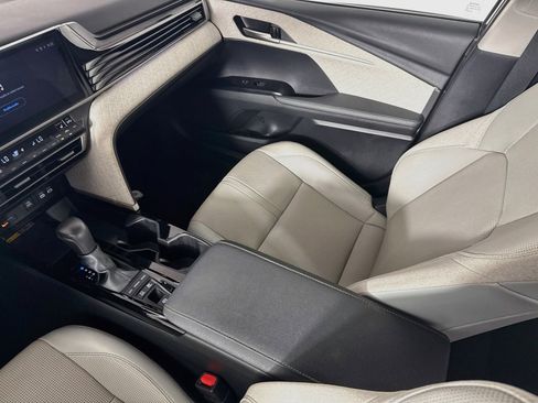 Used 2025 Toyota Camry XLE FWD image 27