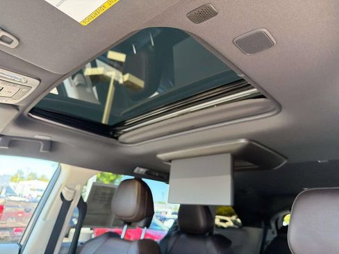 Certified 2021 Toyota Sienna Platinum FWD image 9